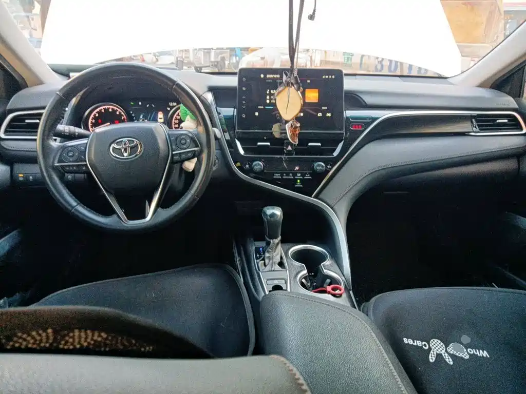 Toyota Camry — фото 5