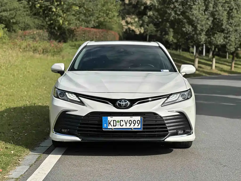 Toyota Camry — фото 2