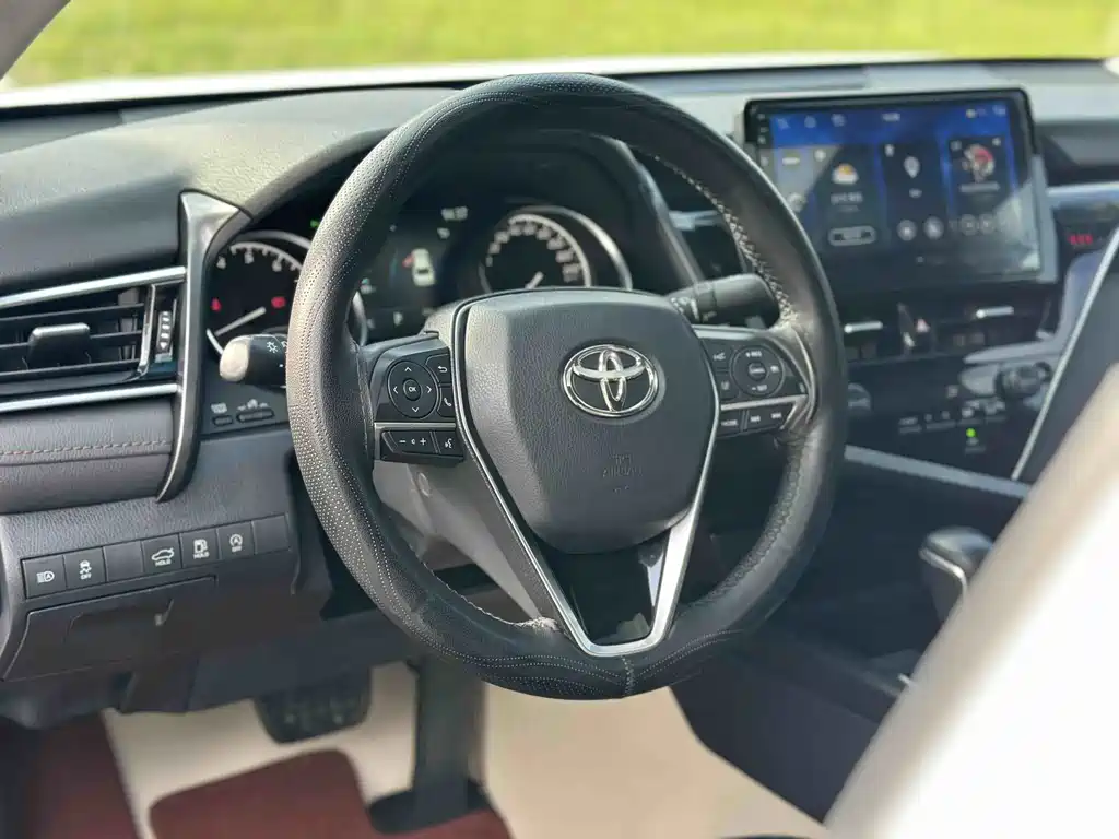 Toyota Camry — фото 18