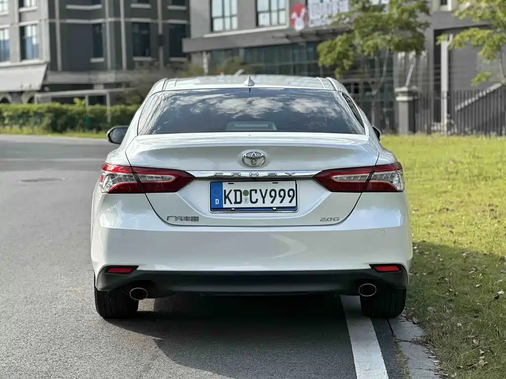 Toyota Camry — фото 4