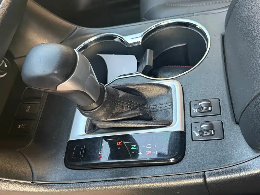 Toyota Highlander — фото 11