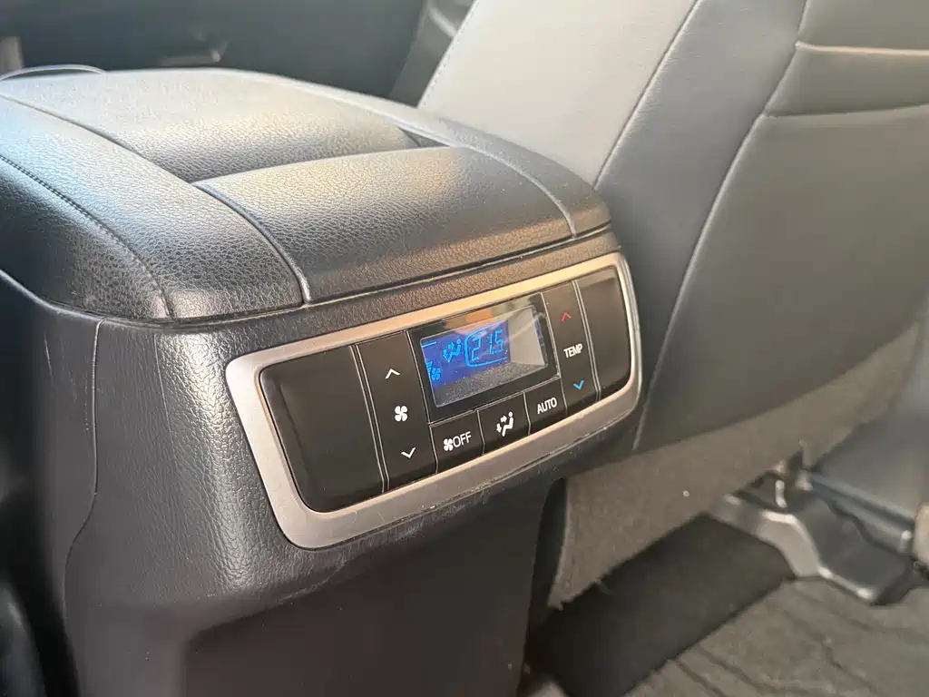 Toyota Highlander — фото 13