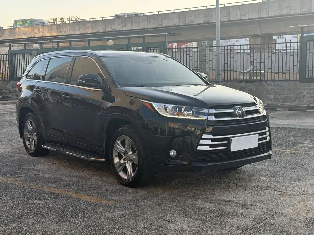 Toyota Highlander — фото 3