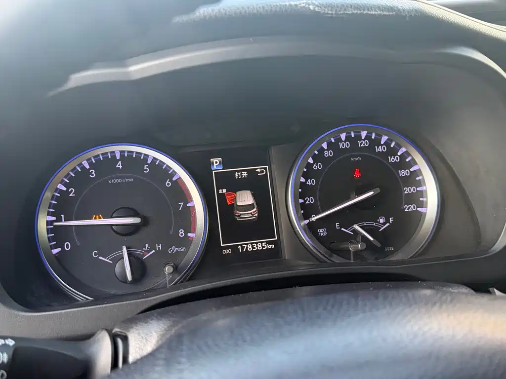 Toyota Highlander — фото 10