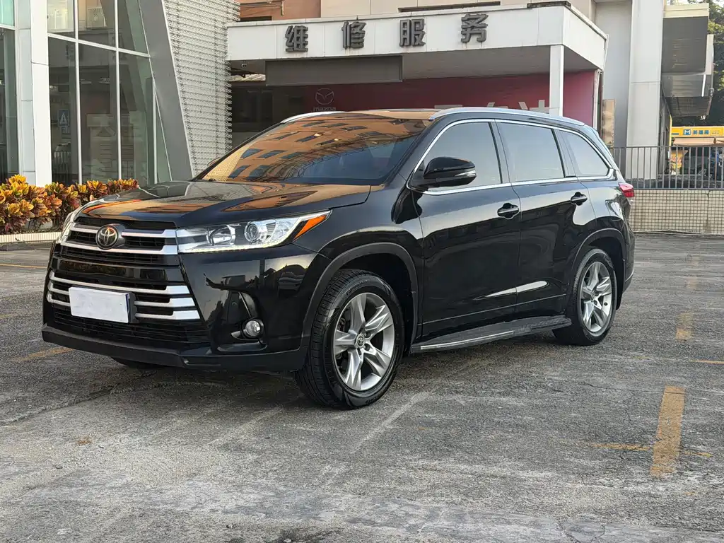 Toyota Highlander — фото 1