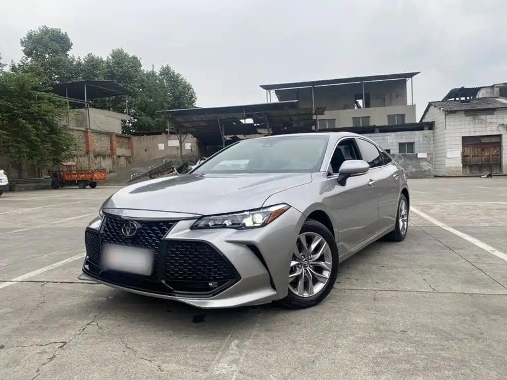 Toyota Avalon — фото 1