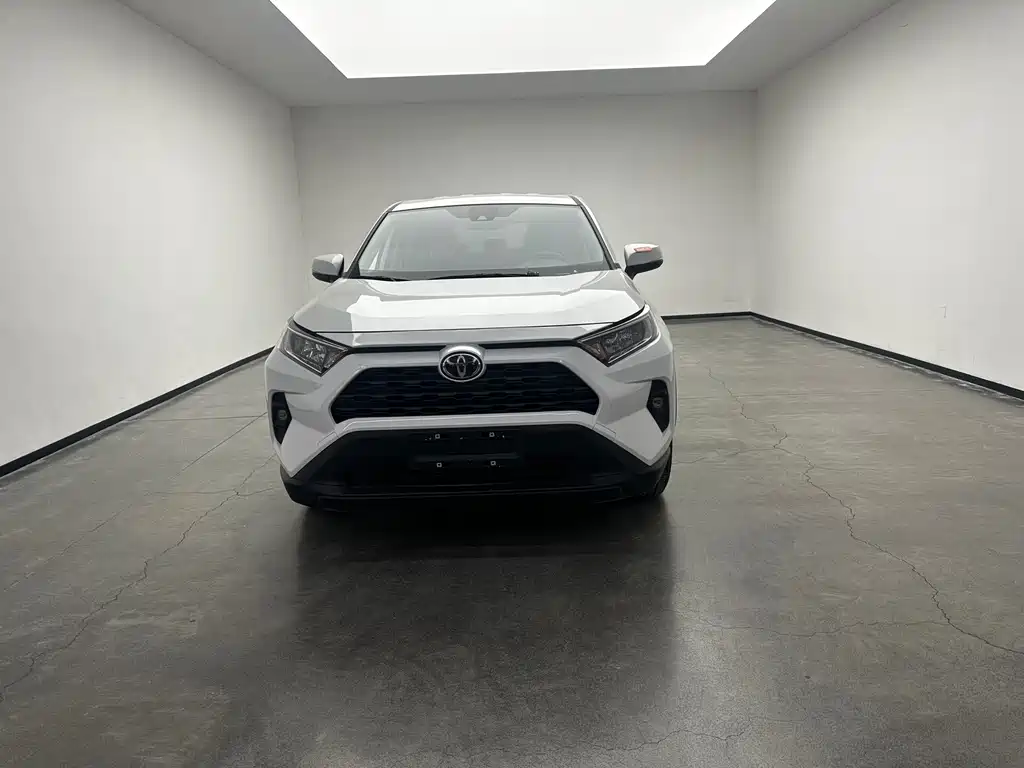 Toyota RAV4 — фото 2