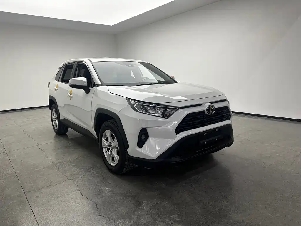 Toyota RAV4 — фото 3