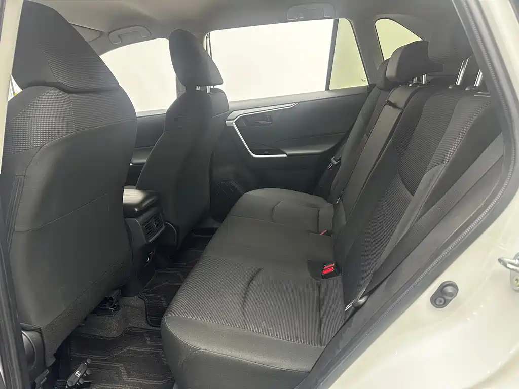 Toyota RAV4 — фото 9