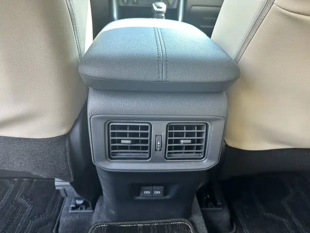 Toyota RAV4 — фото 16