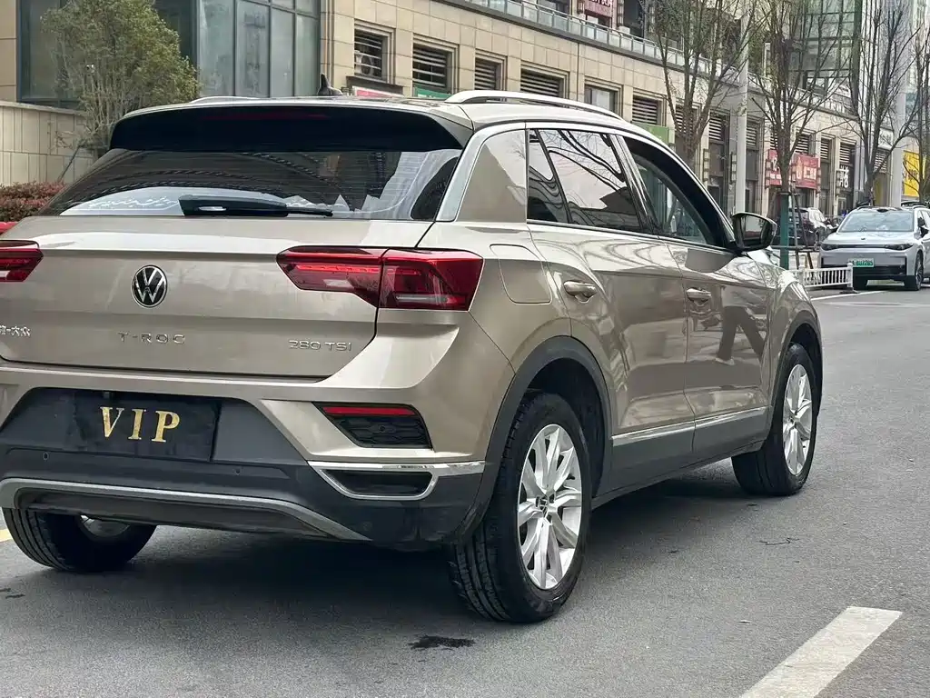 Volkswagen T-Roc — фото 7