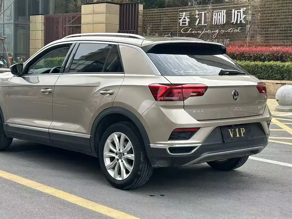 Volkswagen T-Roc — фото 9