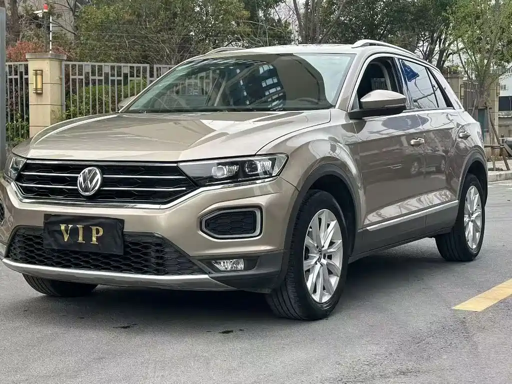 Volkswagen T-Roc — фото 1