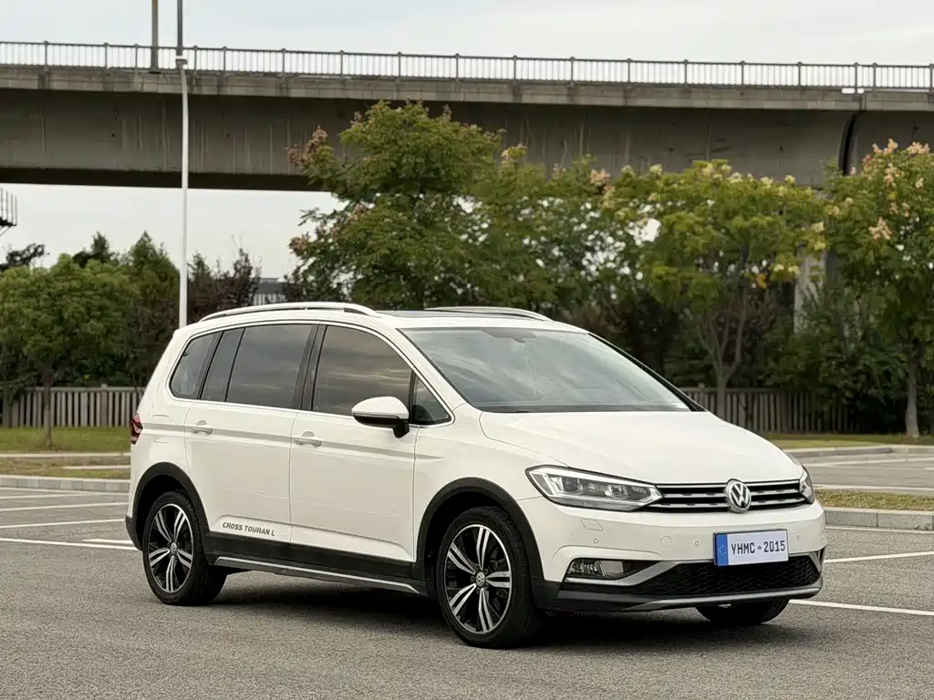 Volkswagen Touran — фото 3