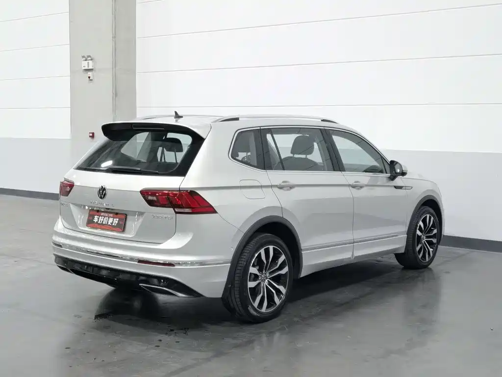 Volkswagen Tiguan L — фото 2