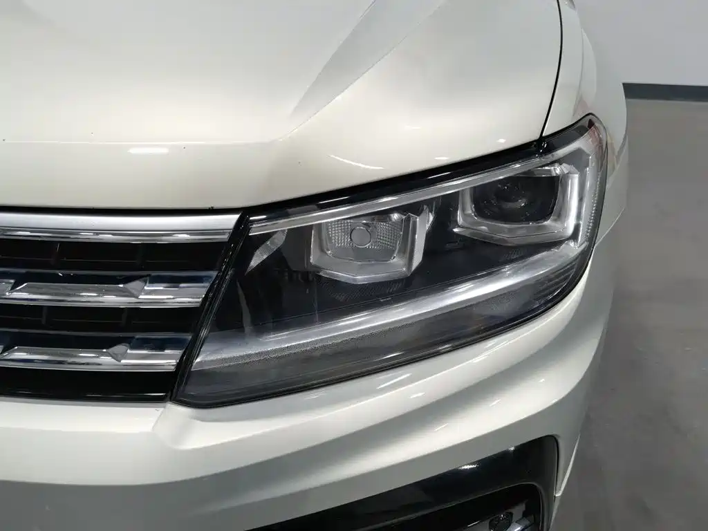 Volkswagen Tiguan L — фото 7
