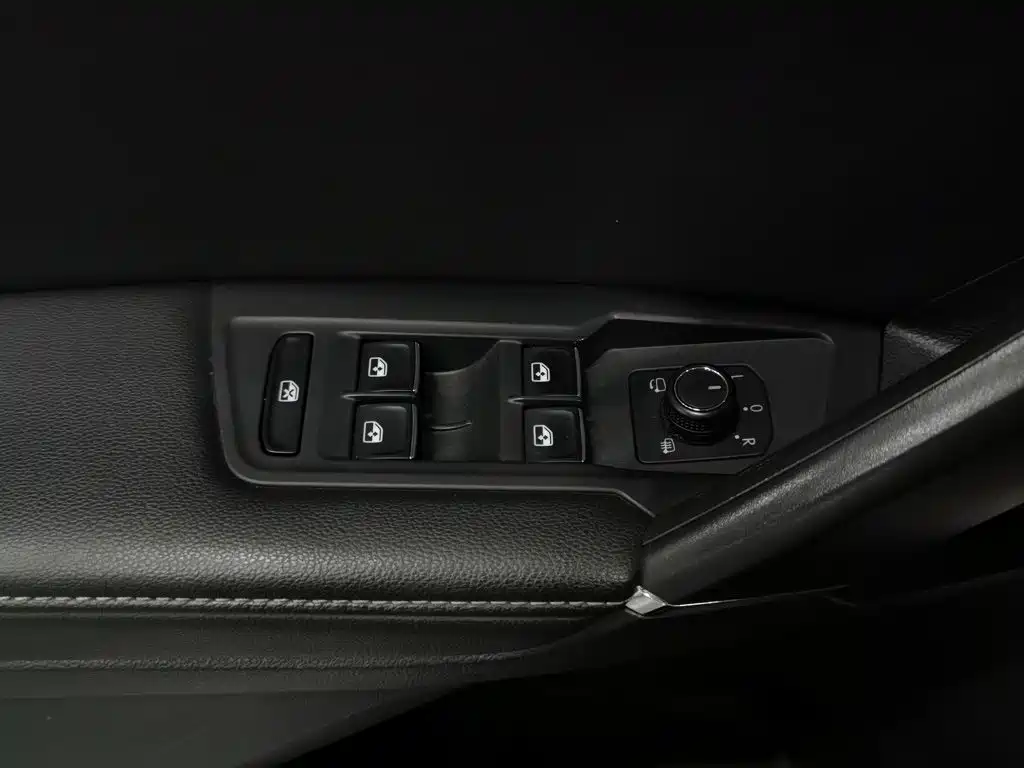 Volkswagen Tiguan L — фото 9