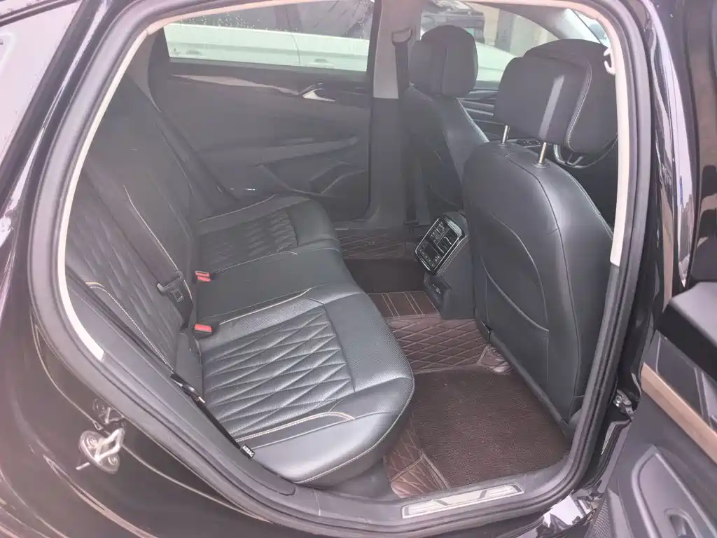 Volkswagen Passat — фото 13