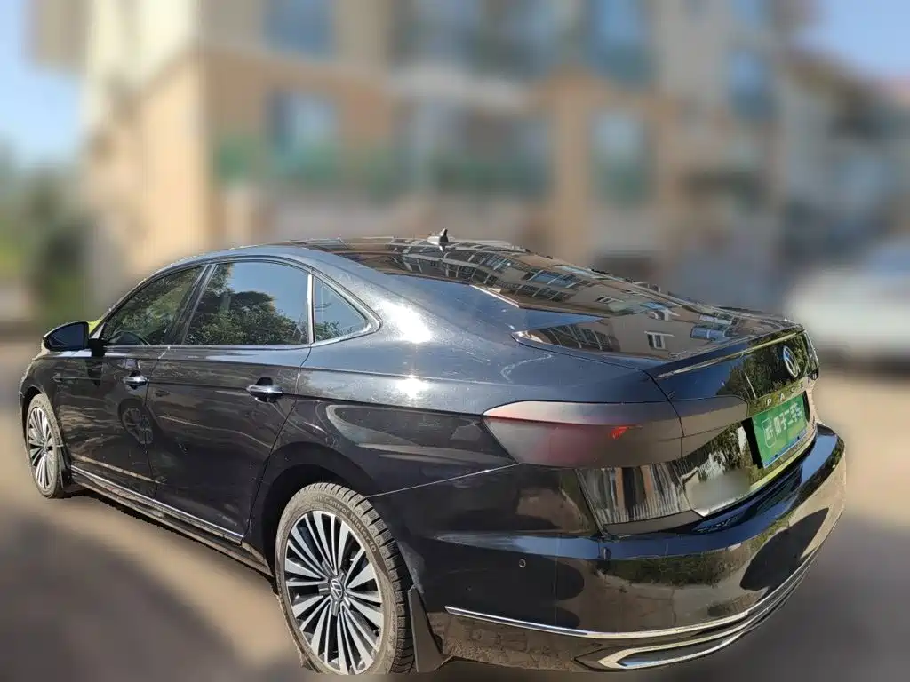 Volkswagen Passat — фото 23
