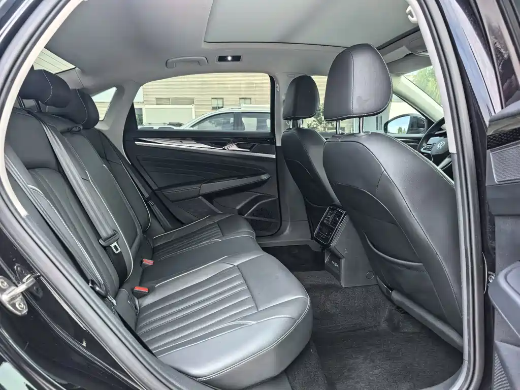 Volkswagen Passat — фото 8