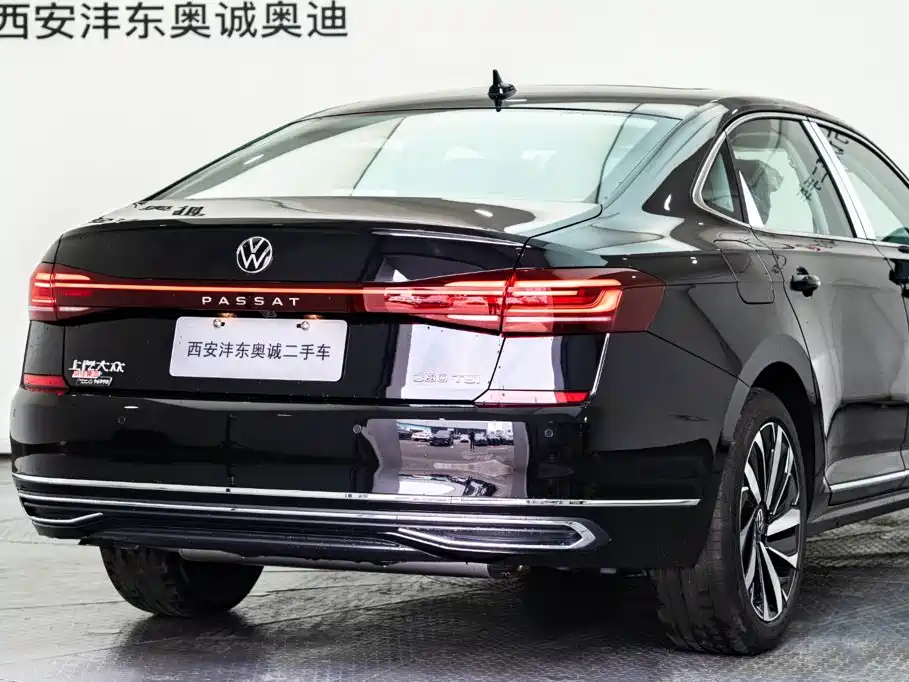 Volkswagen Passat — фото 21