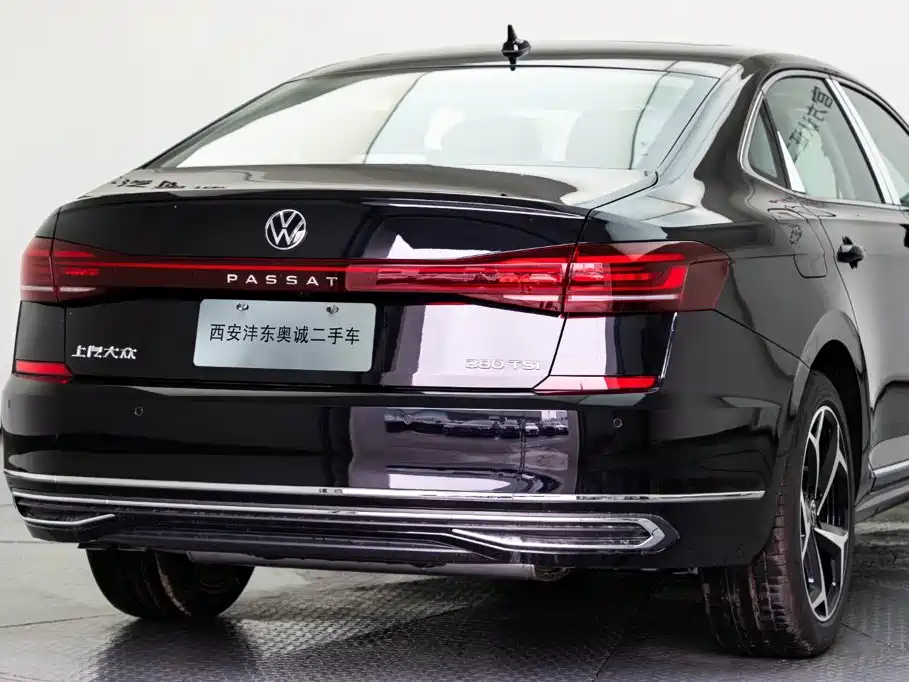 Volkswagen Passat — фото 19