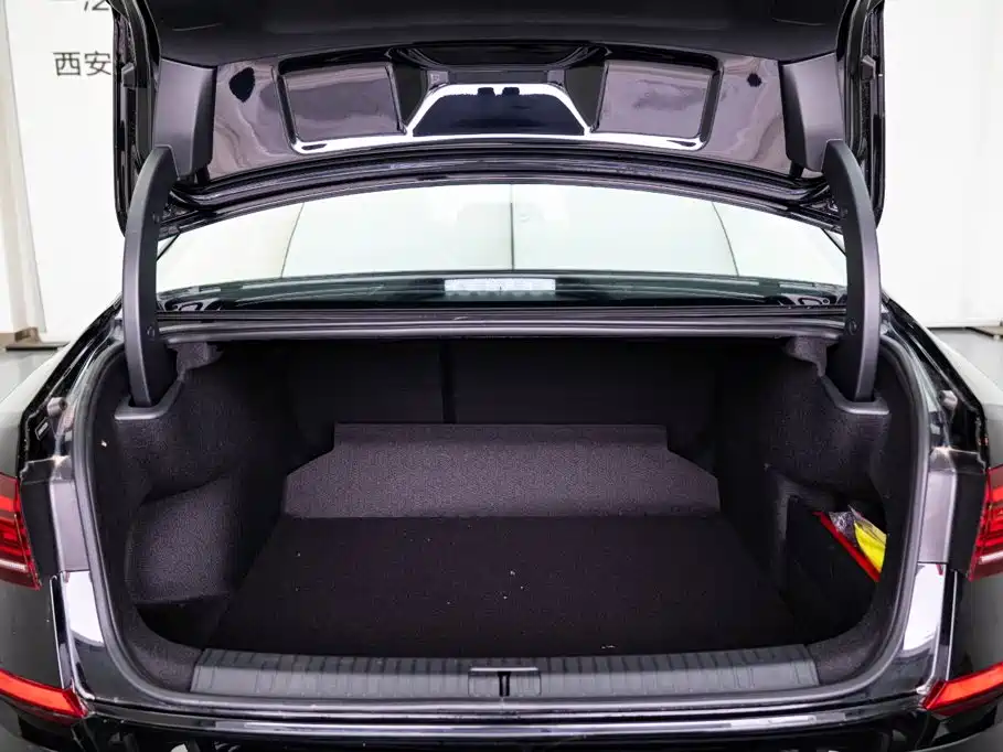 Volkswagen Passat — фото 22