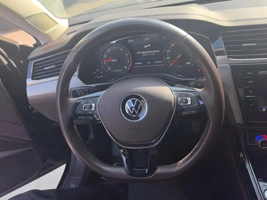 Volkswagen Phideon — фото 15