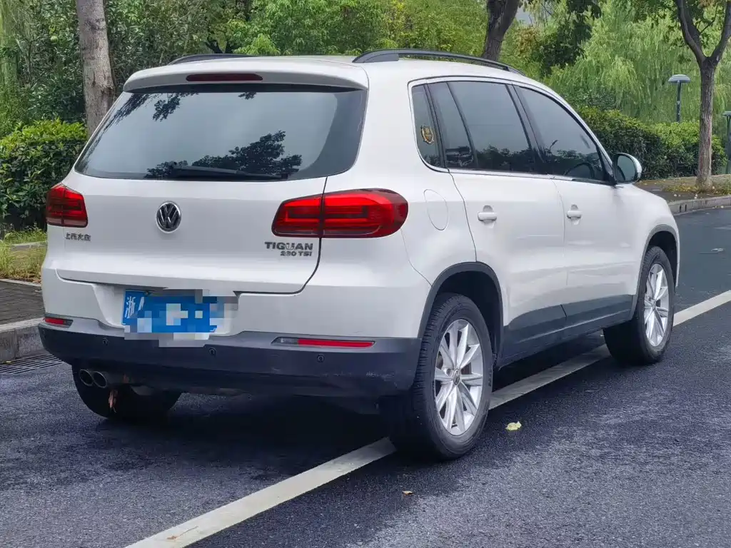 Volkswagen Tiguan — фото 4
