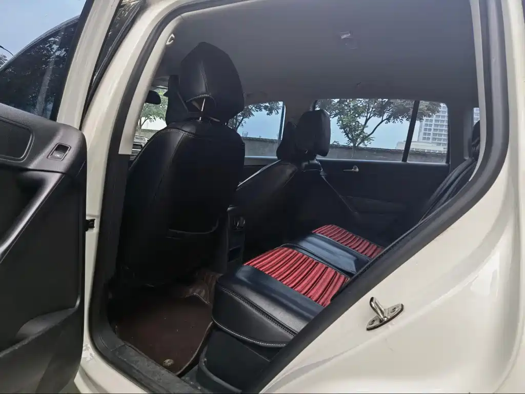 Volkswagen Tiguan — фото 6