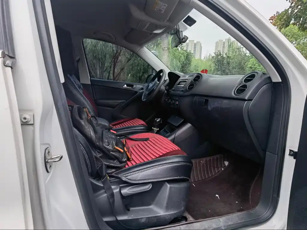Volkswagen Tiguan — фото 9