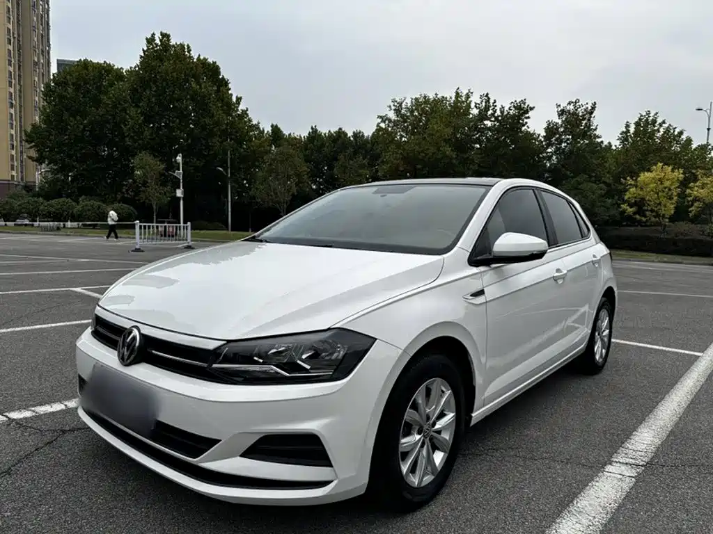Volkswagen Polo — фото 1