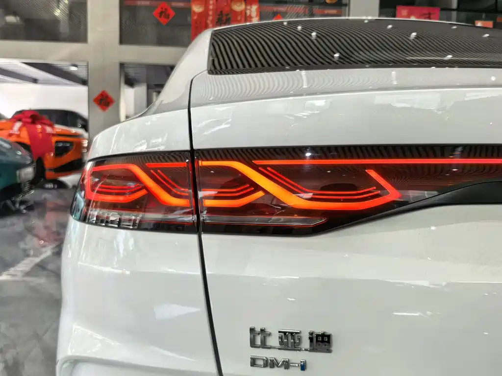 BYD Qin L — фото 25