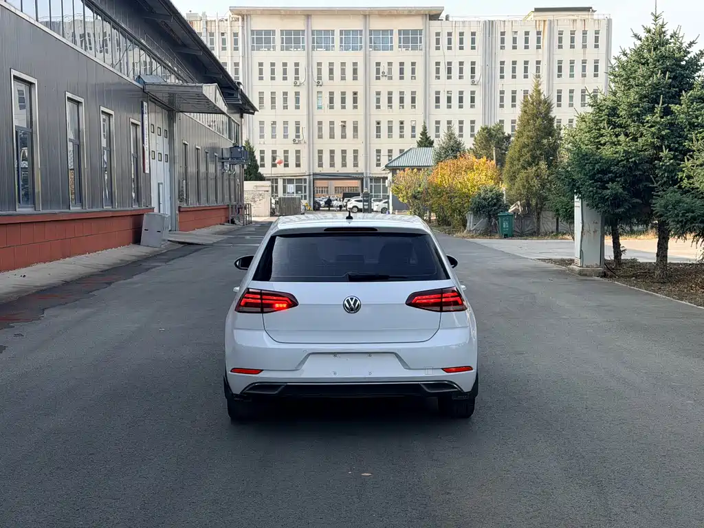 Volkswagen Golf — фото 5