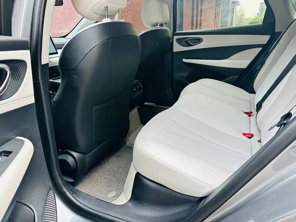 BYD Seal 05 DM-i — фото 13
