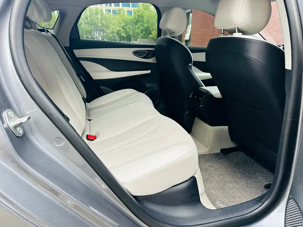 BYD Seal 05 DM-i — фото 14