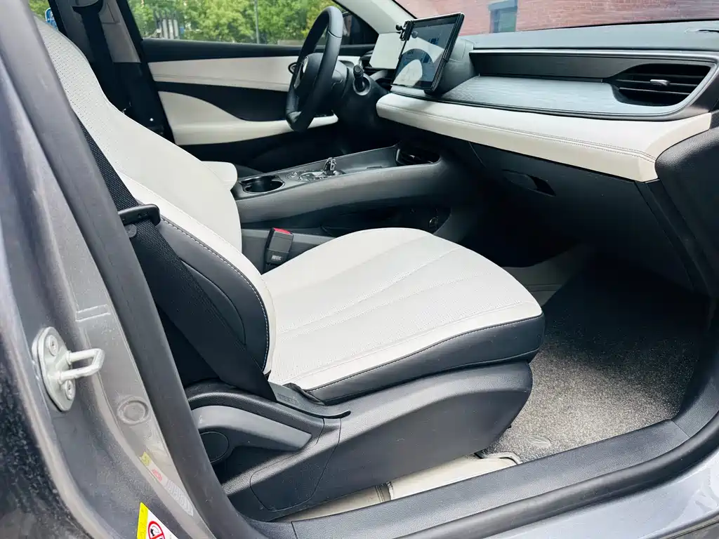 BYD Seal 05 DM-i — фото 15