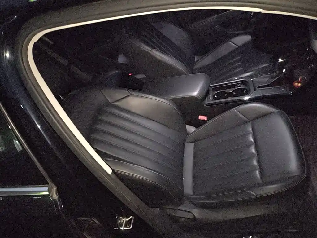 Volkswagen Passat — фото 24