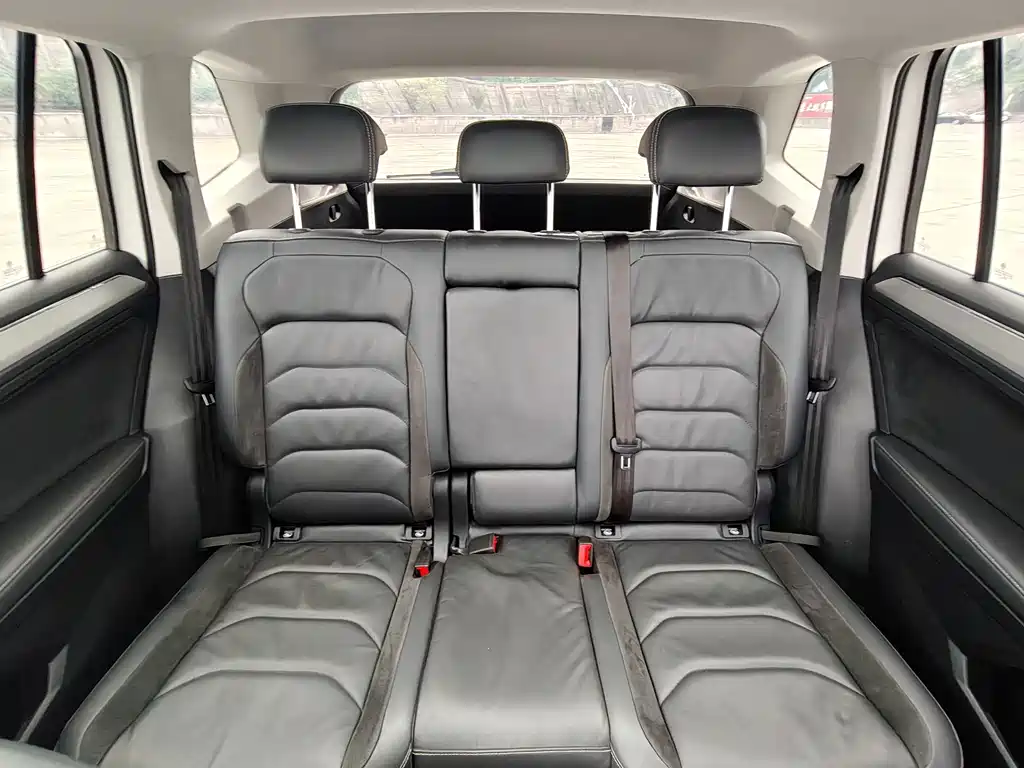 Volkswagen Tiguan L — фото 15