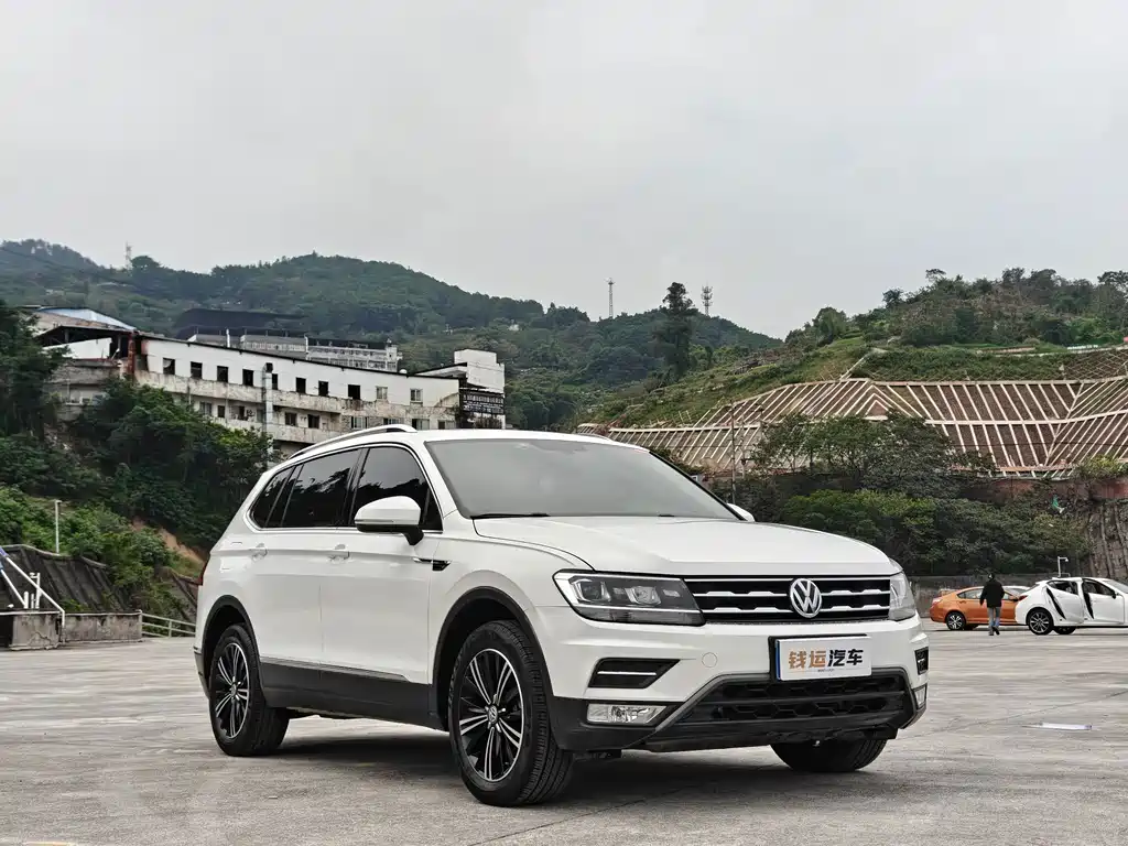Volkswagen Tiguan L — фото 3