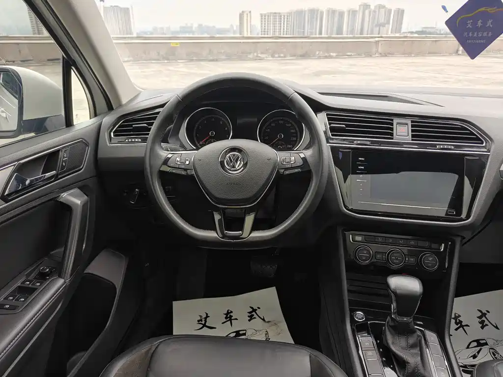 Volkswagen Tiguan L — фото 23