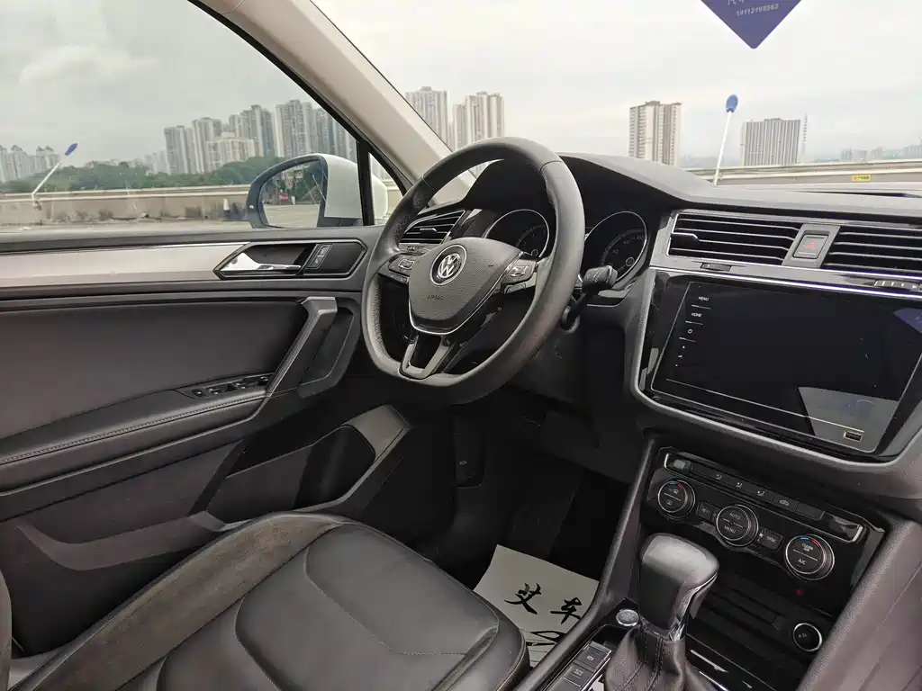 Volkswagen Tiguan L — фото 26