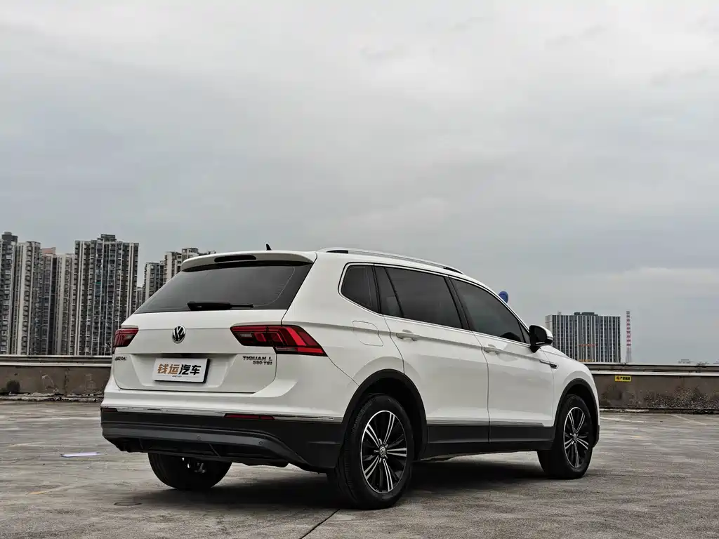 Volkswagen Tiguan L — фото 5