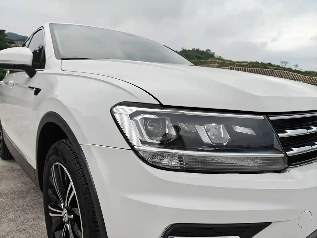Volkswagen Tiguan L — фото 7