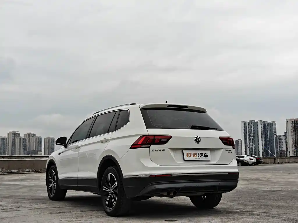 Volkswagen Tiguan L — фото 8