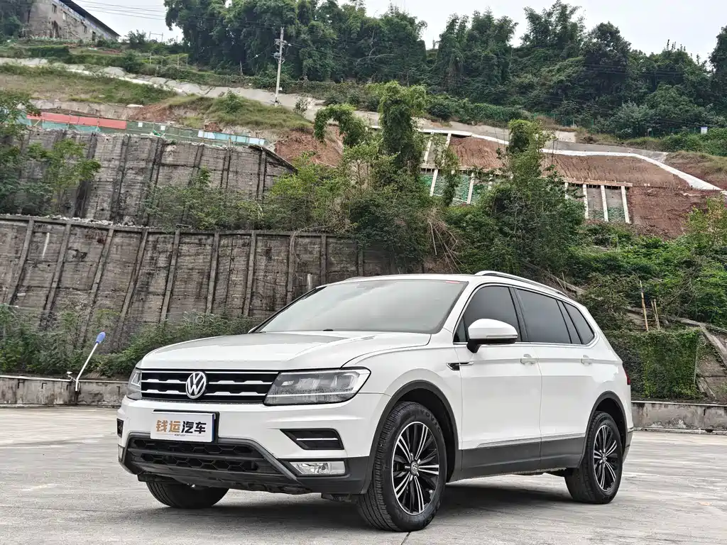 Volkswagen Tiguan L — фото 1