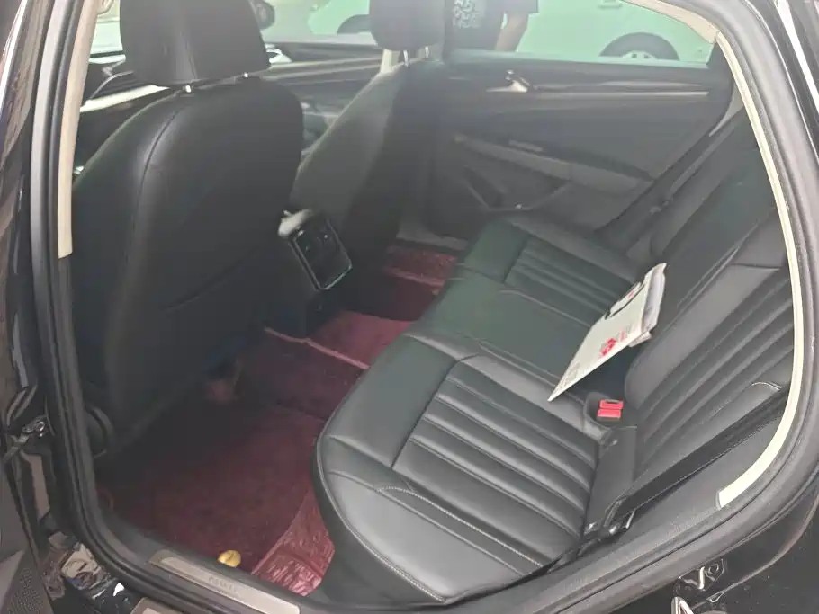 Volkswagen Passat — фото 11