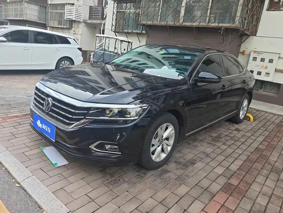 Volkswagen Passat — фото 1