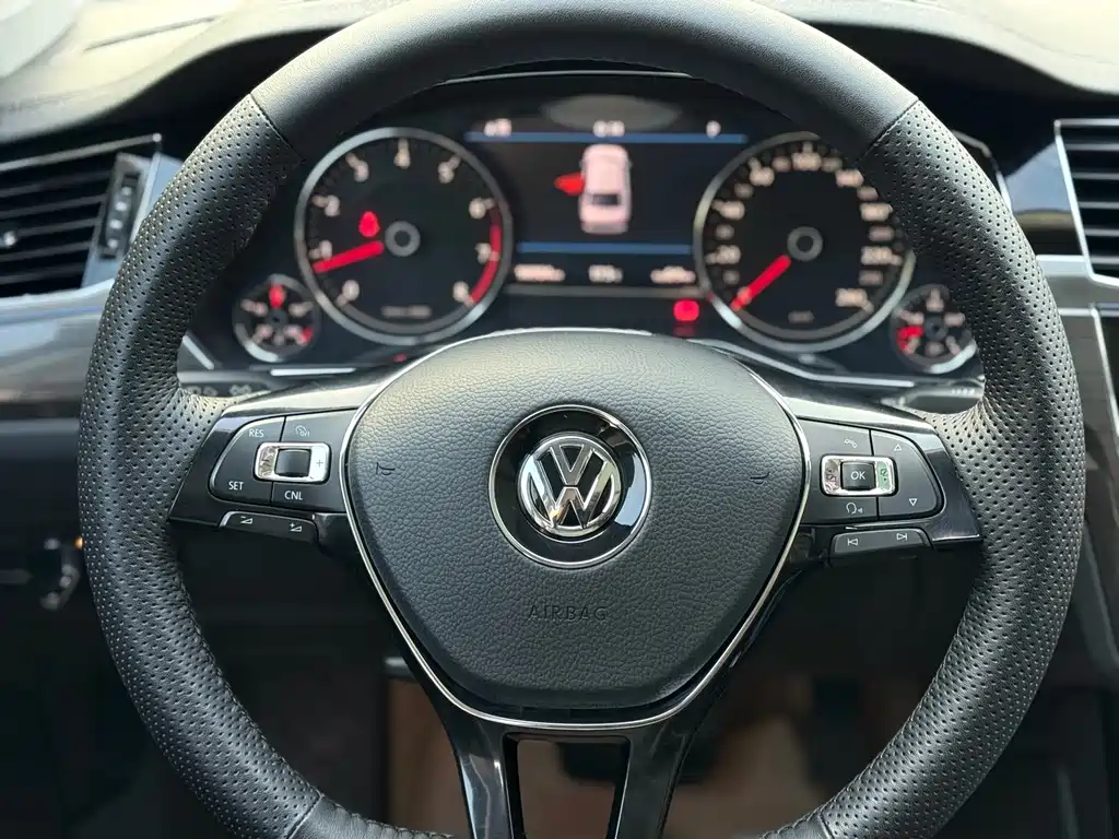 Volkswagen Phideon — фото 11