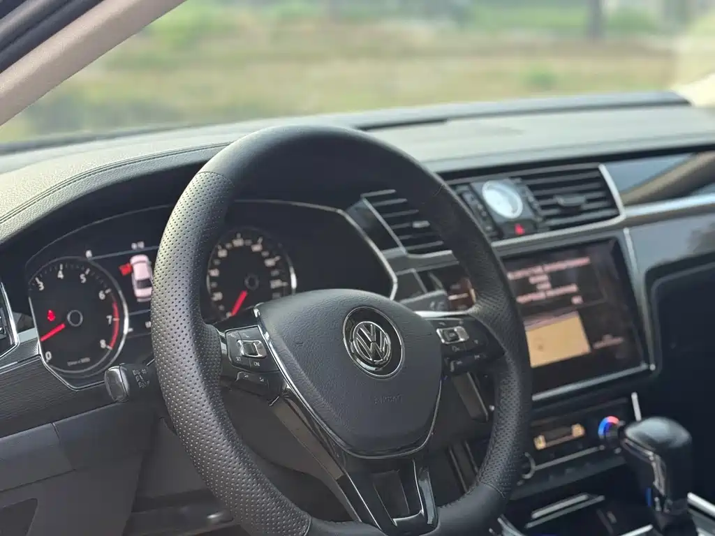 Volkswagen Phideon — фото 6